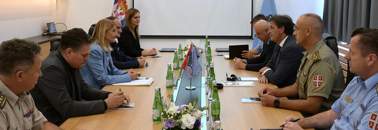 Министар одбране Братислав Гашић посетио ХК "Крушик"